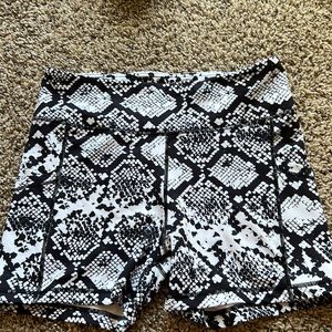 Senita athletics baseline short sz L